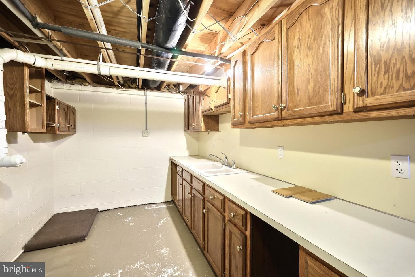 210 Kennedy Court photo 38