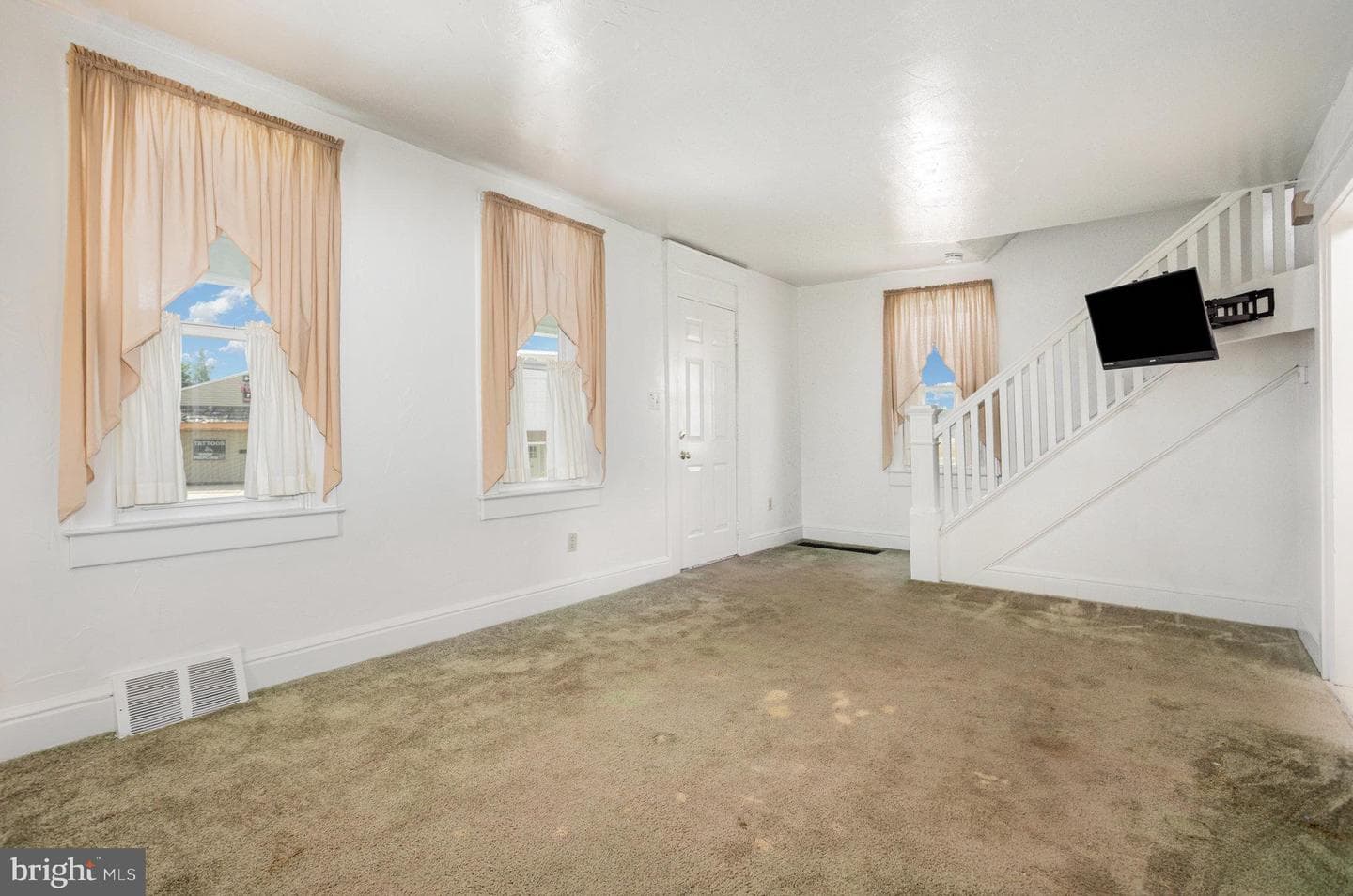 1135 Mount Rose Avenue photo 9