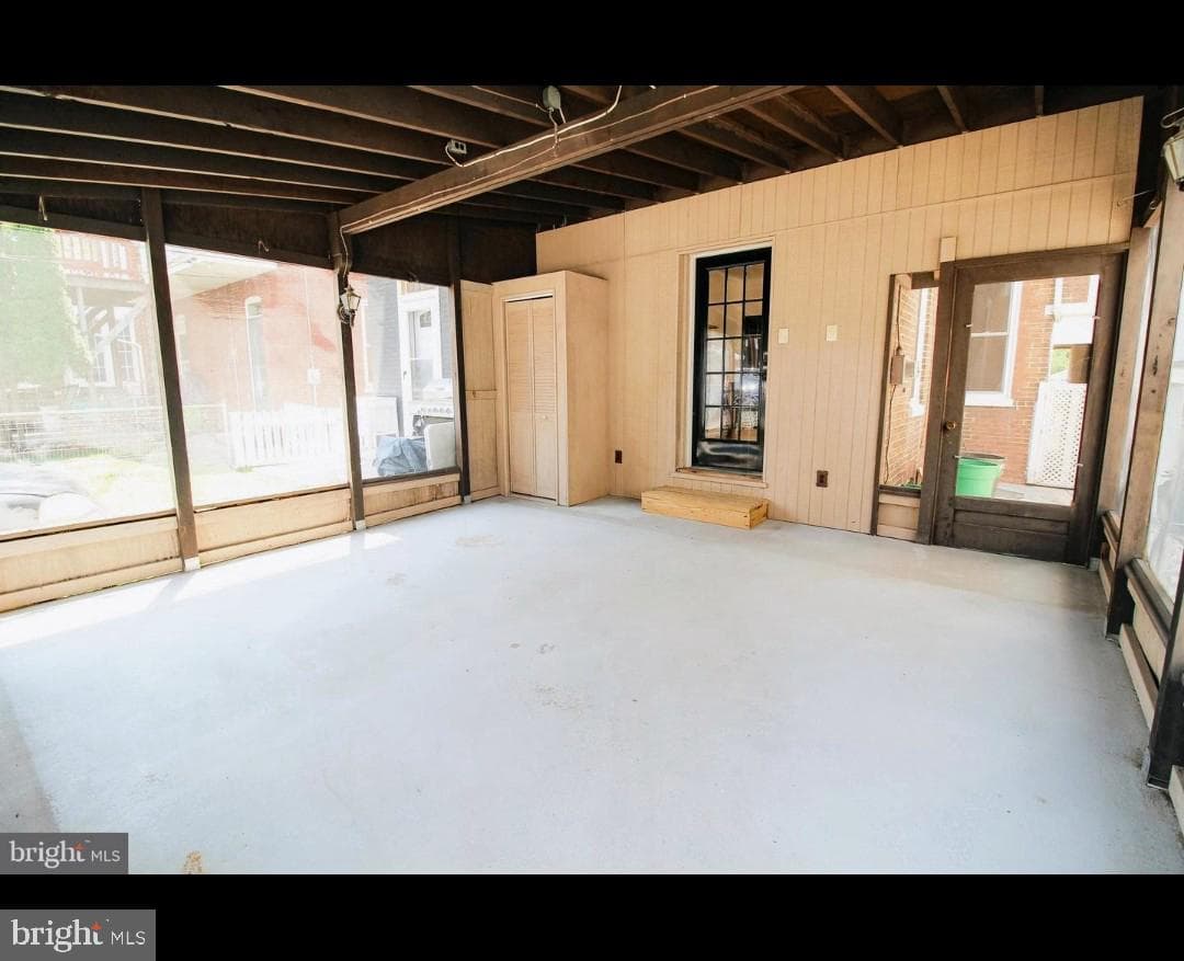 1007 S Queen Street photo 12