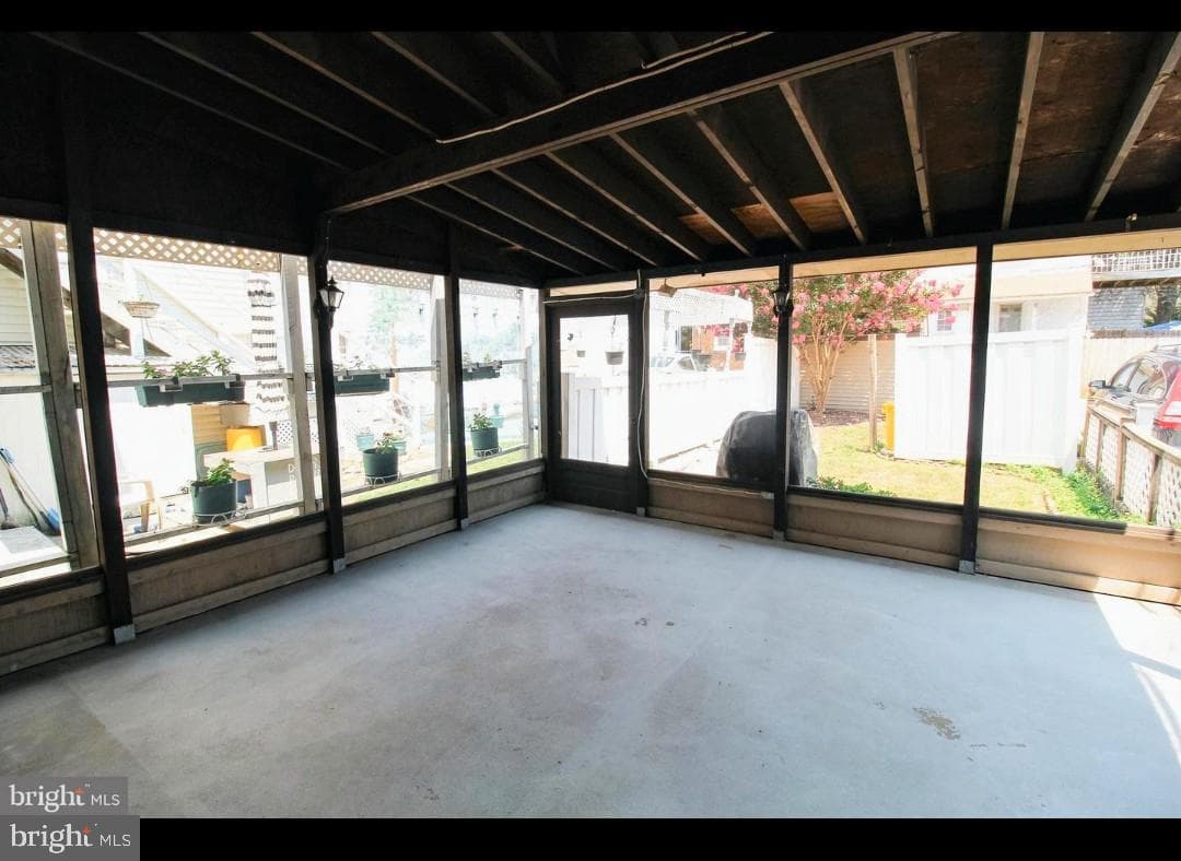 1007 S Queen Street photo 14
