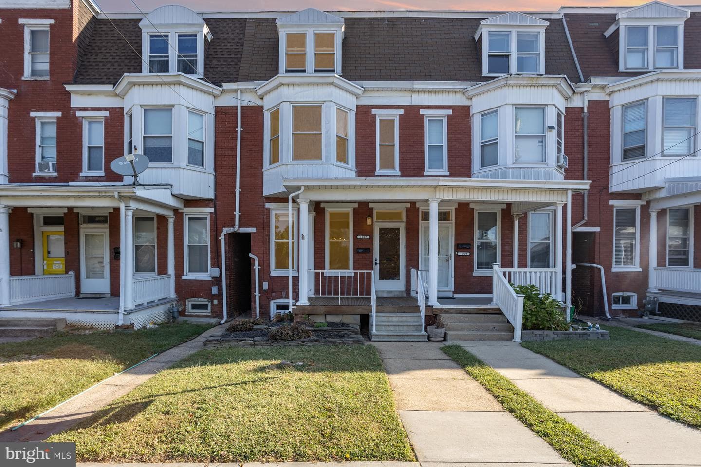 1007 S Queen Street photo 17