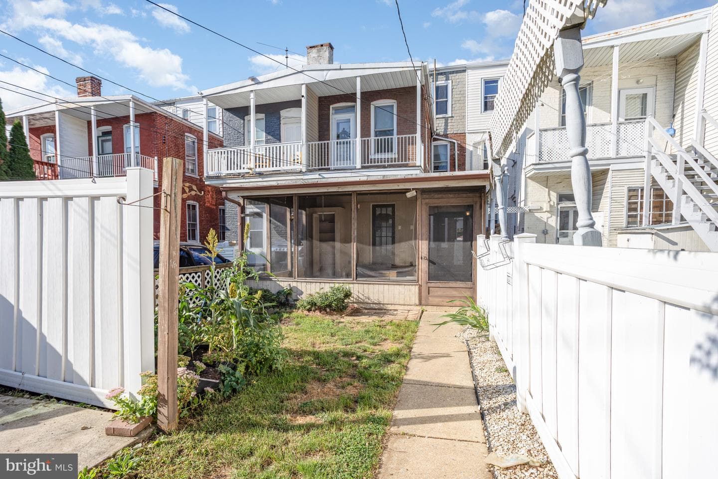 1007 S Queen Street photo 41