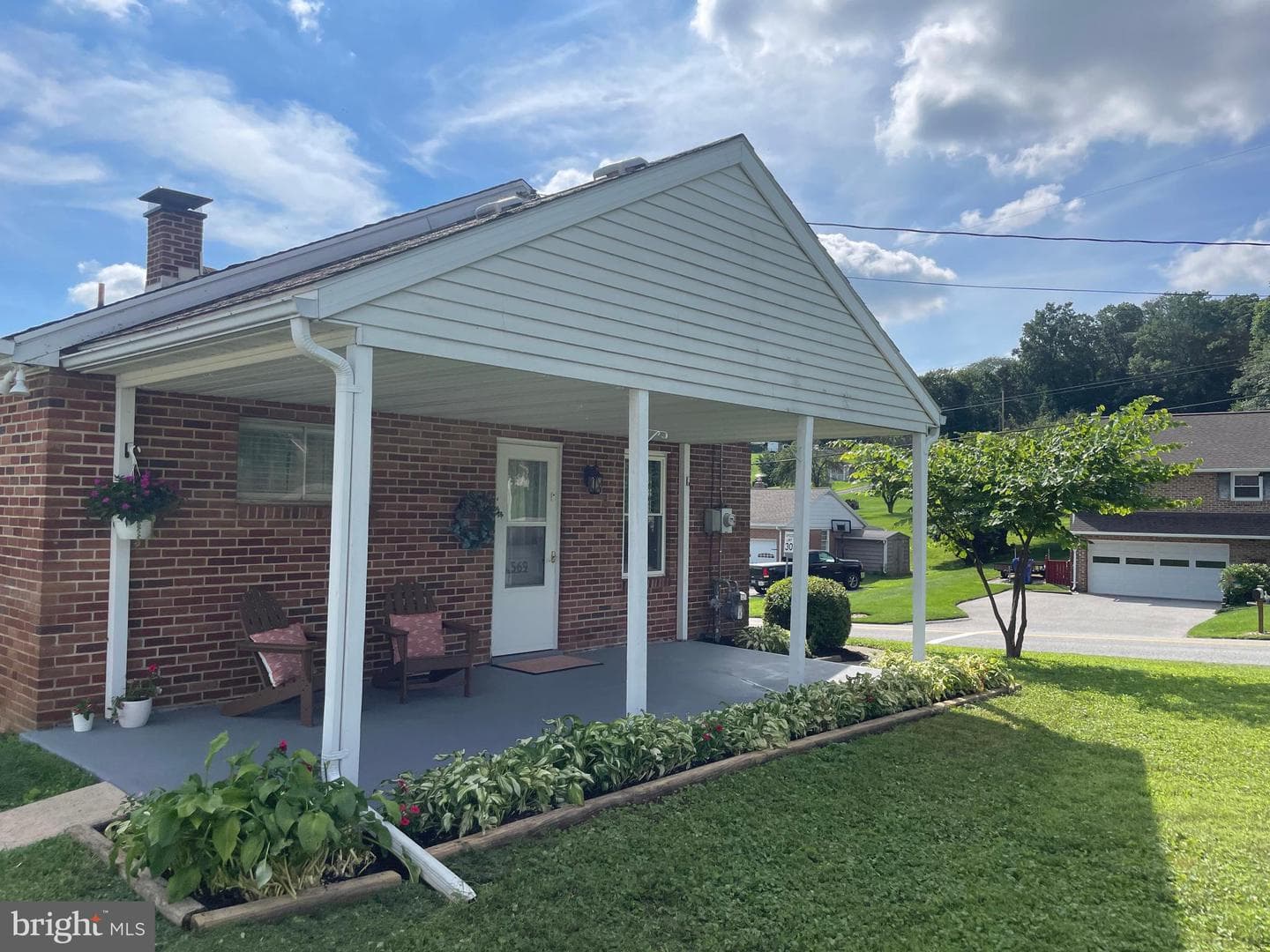 569 Sparton Road photo 2