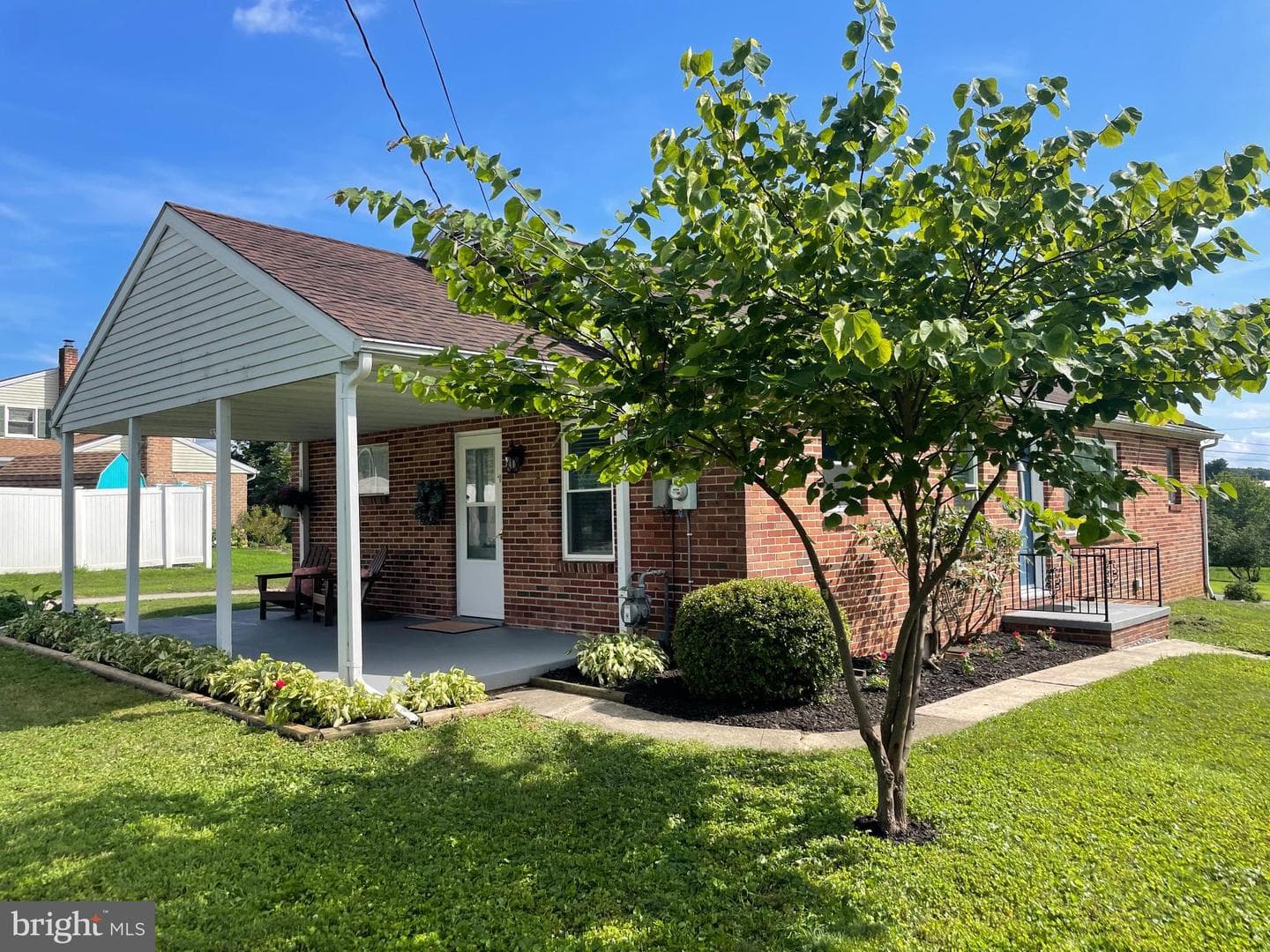 569 Sparton Road photo 4