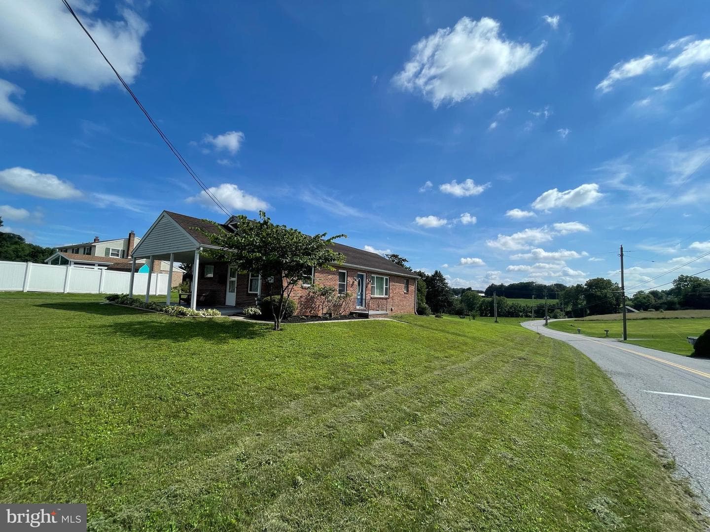 569 Sparton Road photo 7