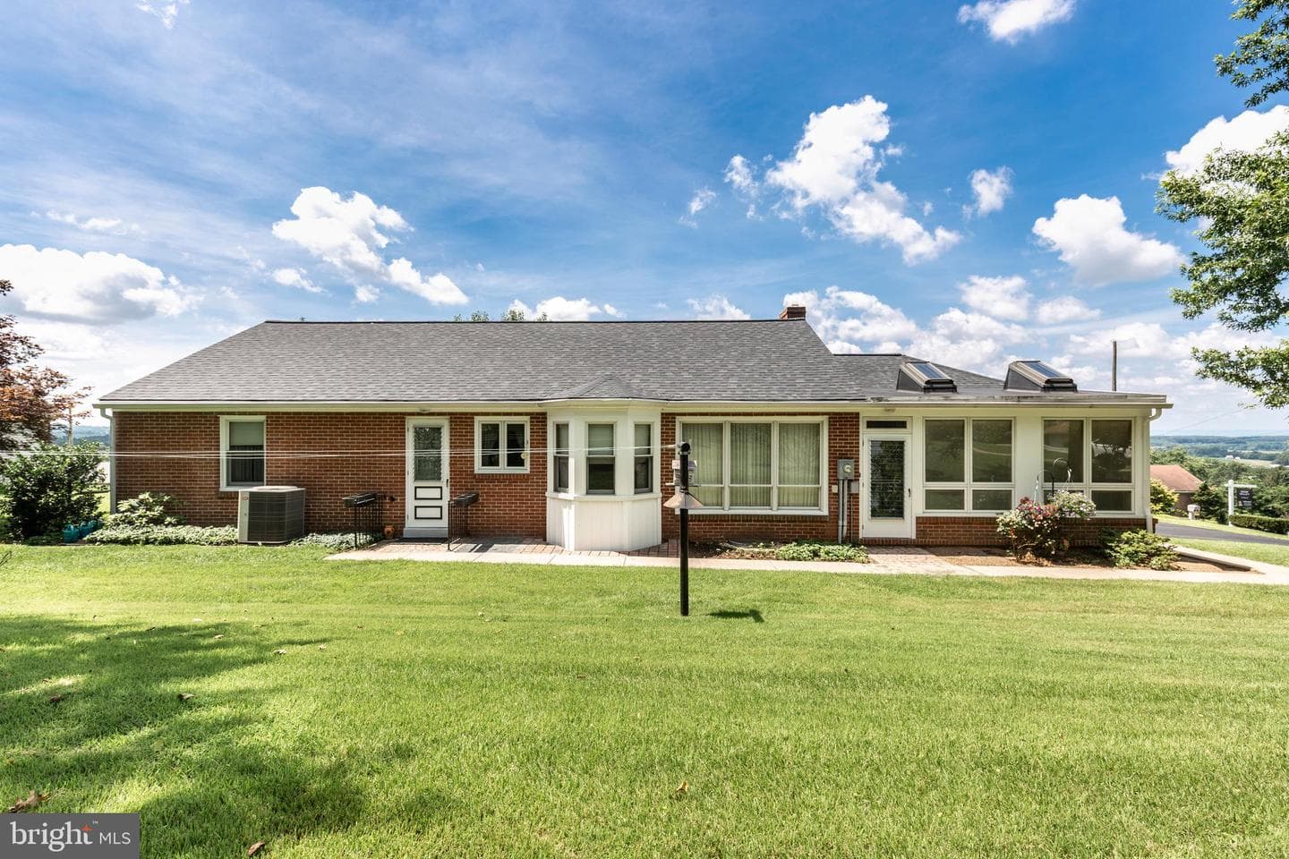 64 Hillcrest Drive photo 2
