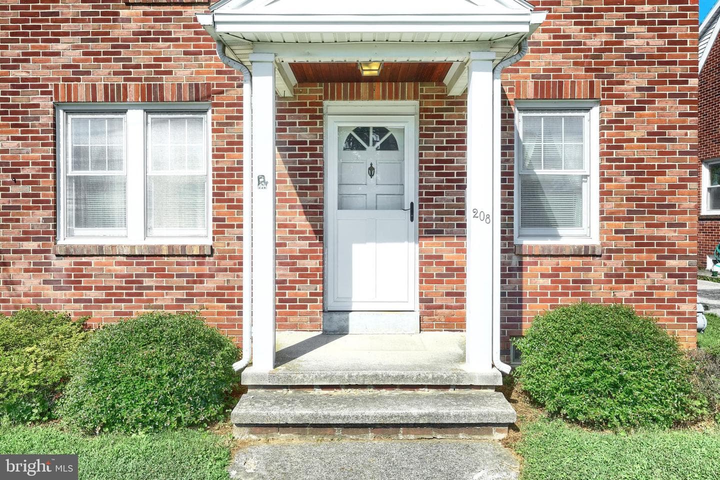 208 S Forney Avenue photo 12