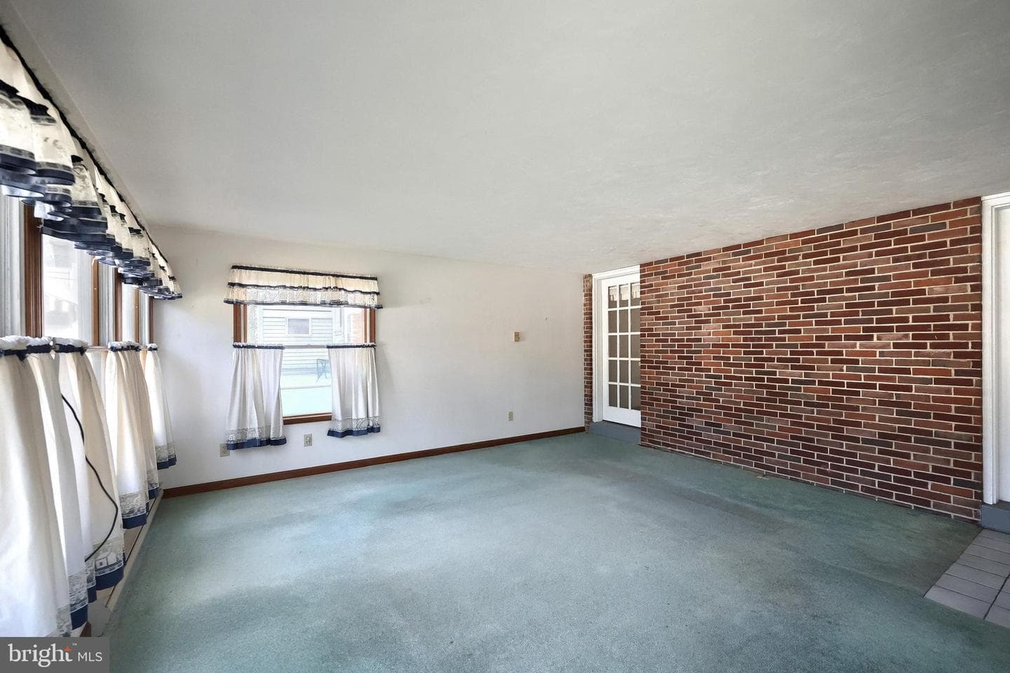 208 S Forney Avenue photo 23