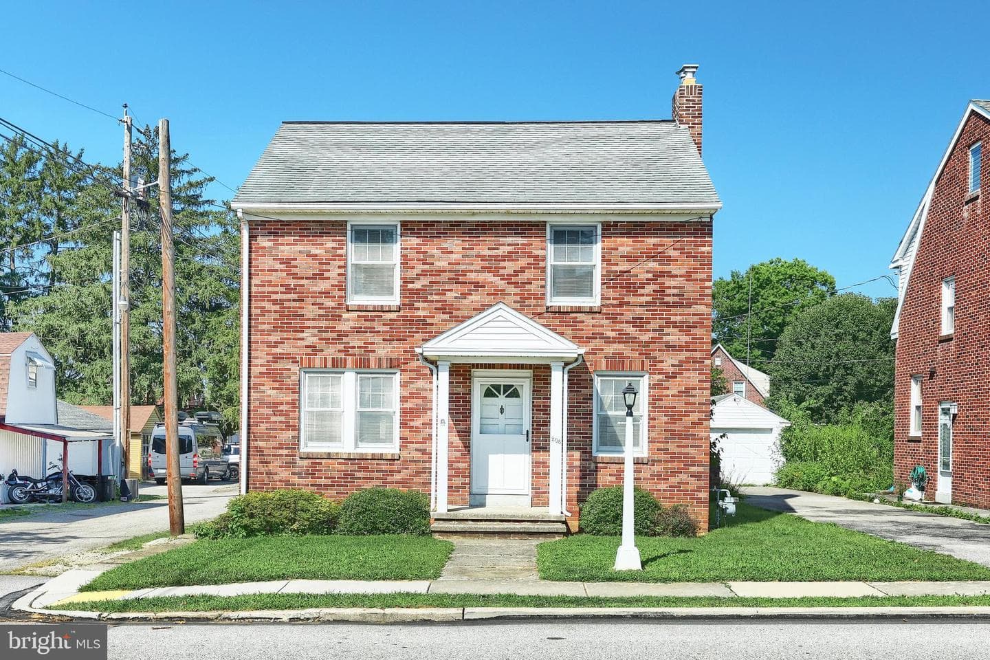 208 S Forney Avenue photo 3