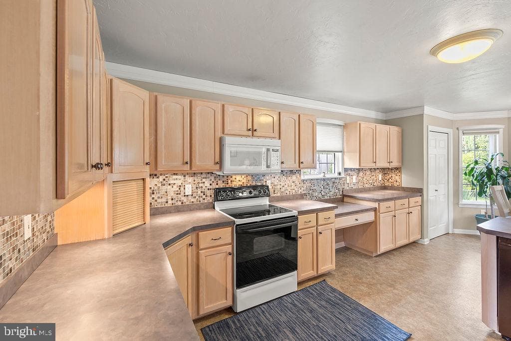 376 Wilson Avenue photo 37