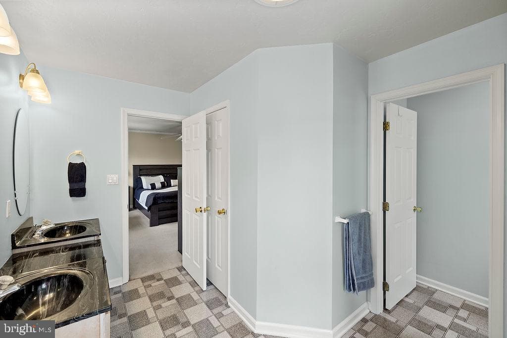 376 Wilson Avenue photo 46