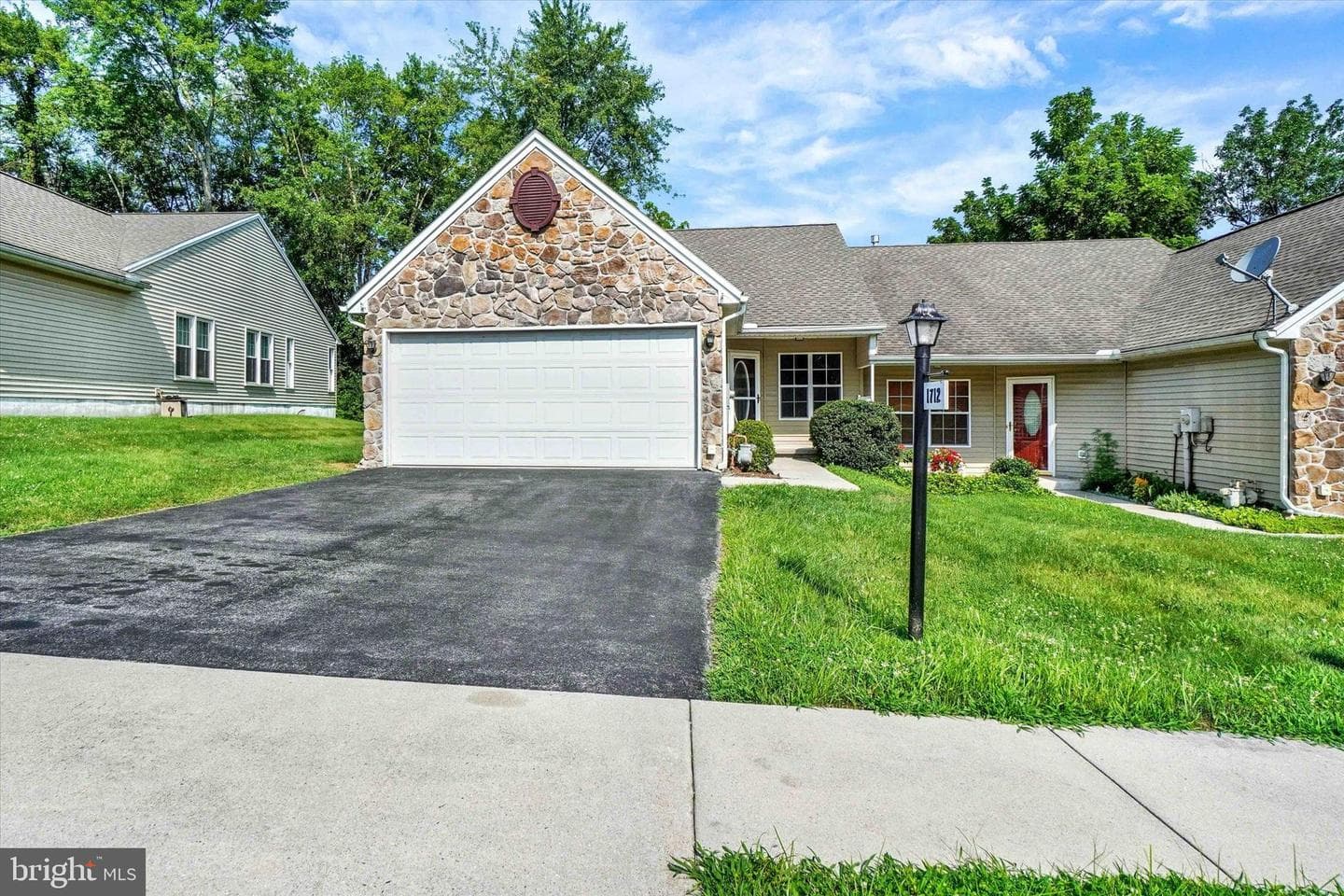 1712 Boxwood Court photo 2