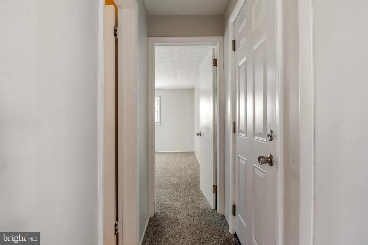 385 Folkstone Way photo 13