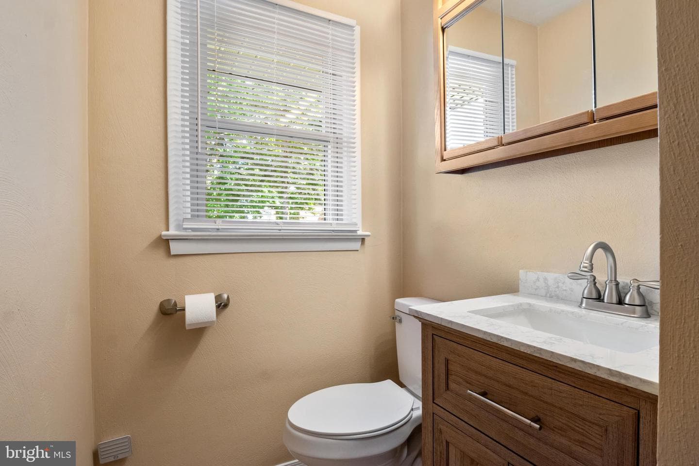 385 Folkstone Way photo 14