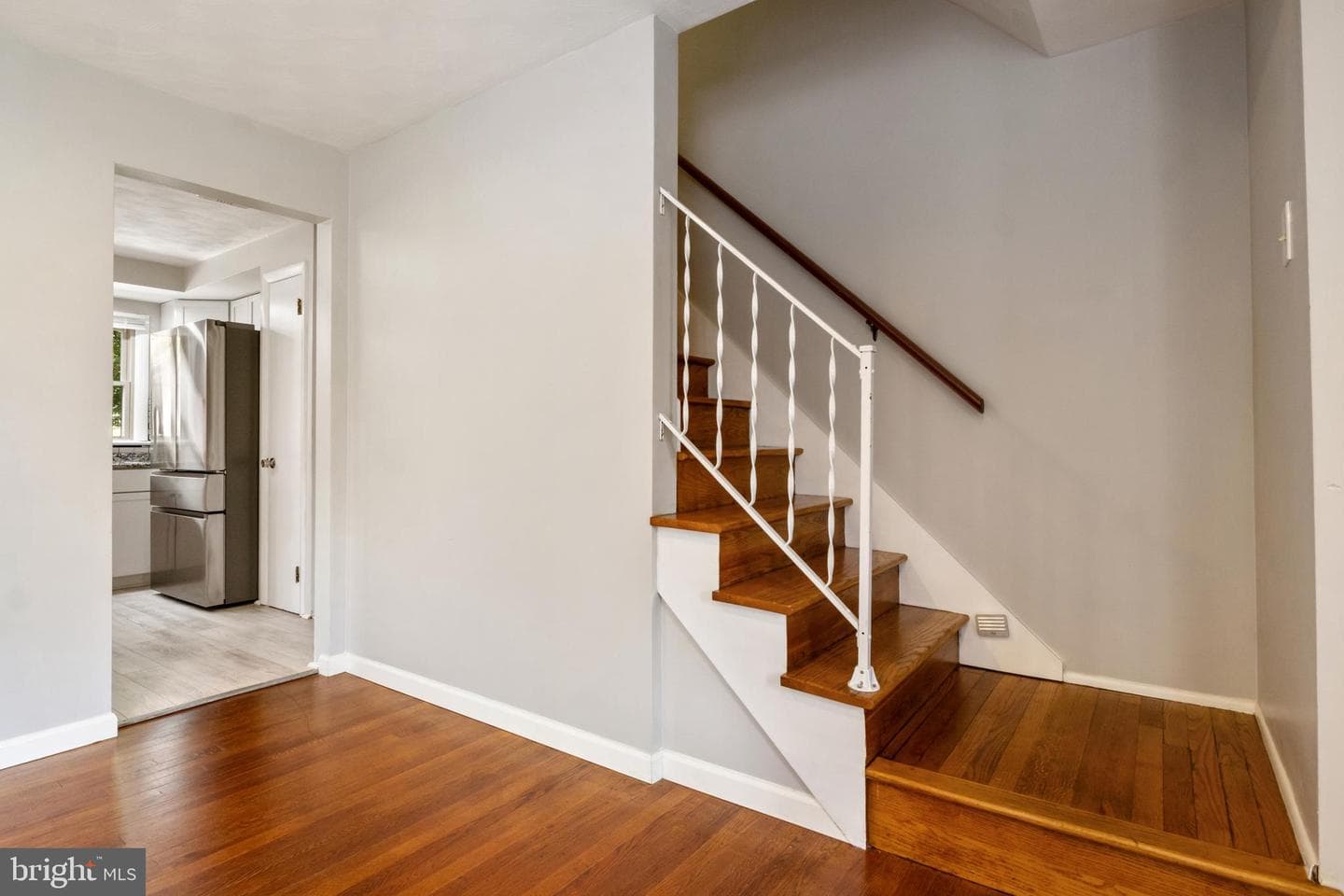 385 Folkstone Way photo 17