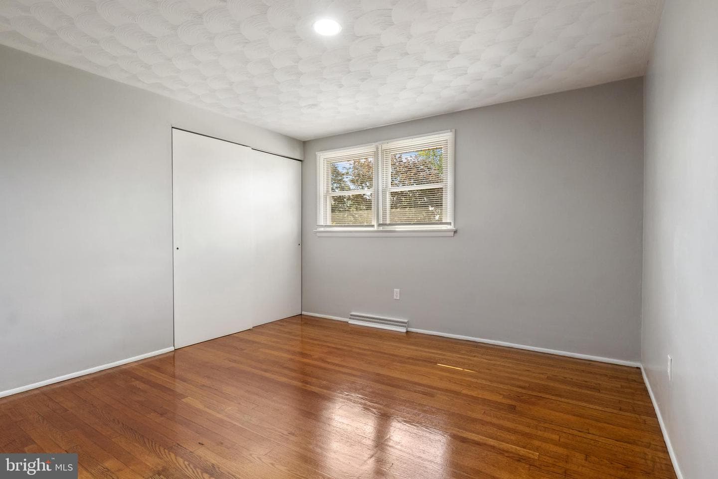 385 Folkstone Way photo 19