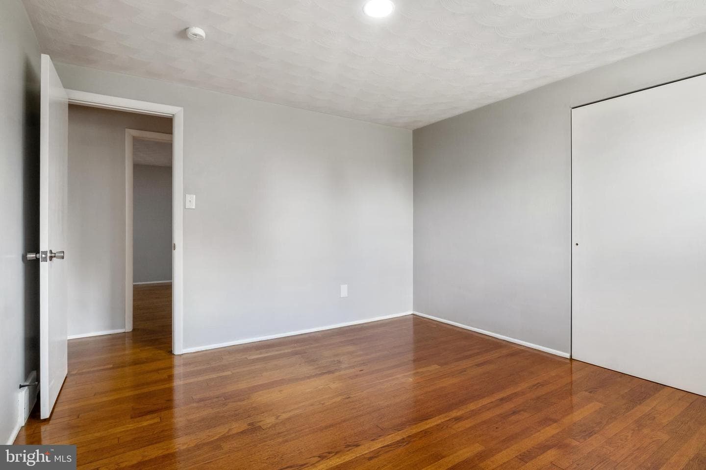 385 Folkstone Way photo 20