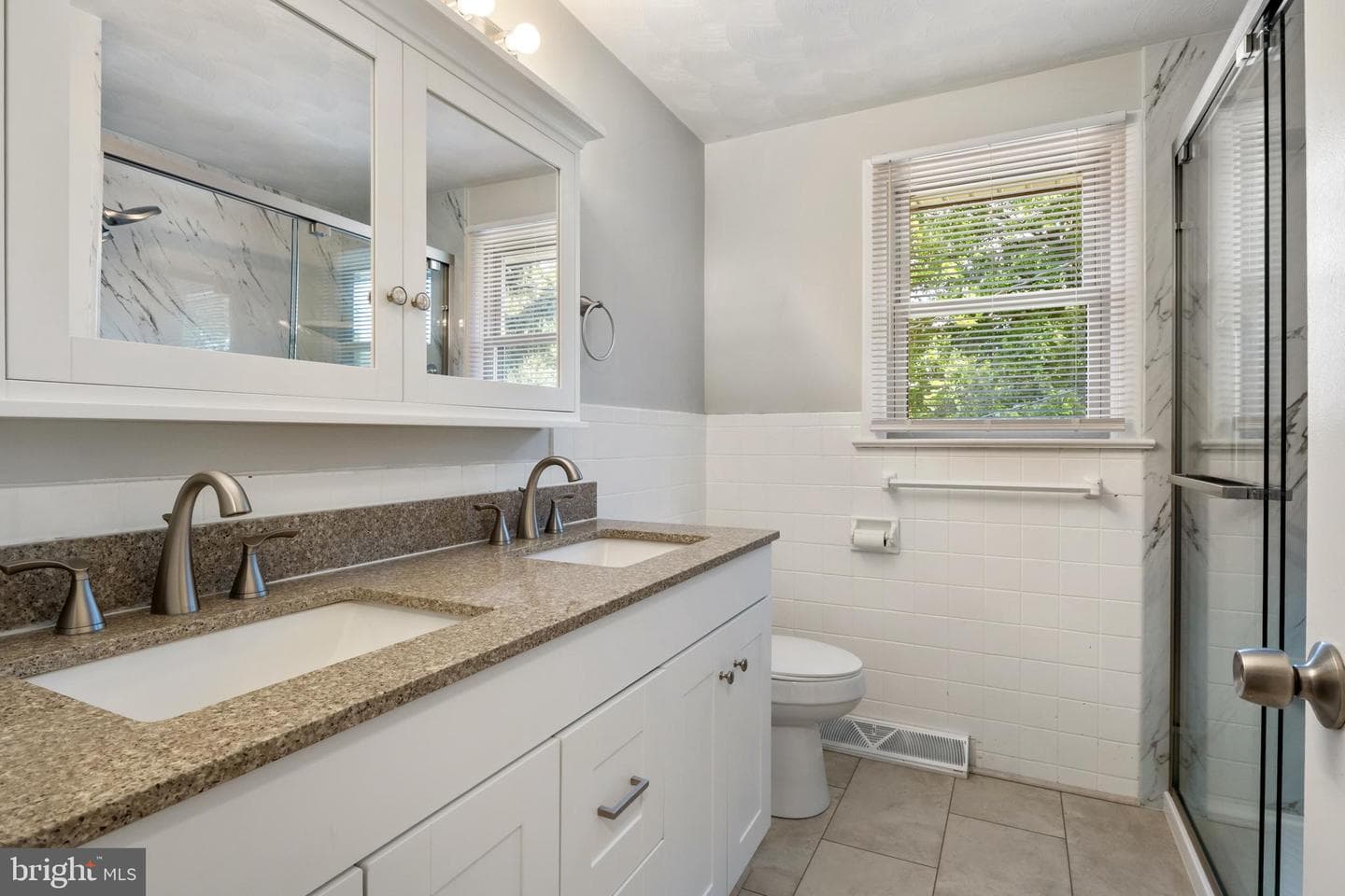 385 Folkstone Way photo 23