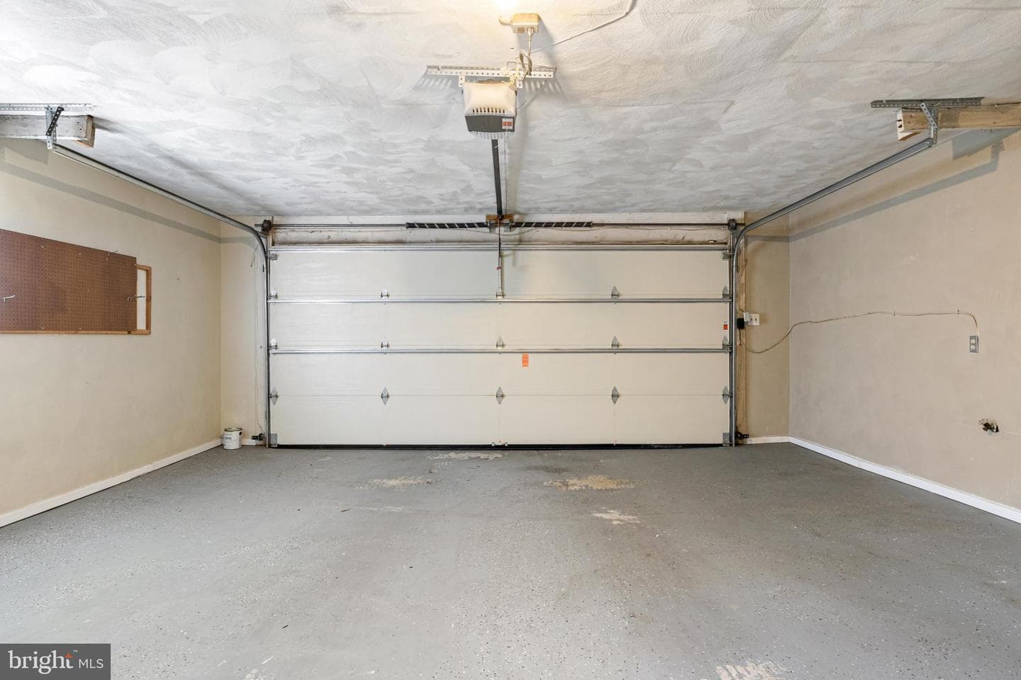 385 Folkstone Way photo 34