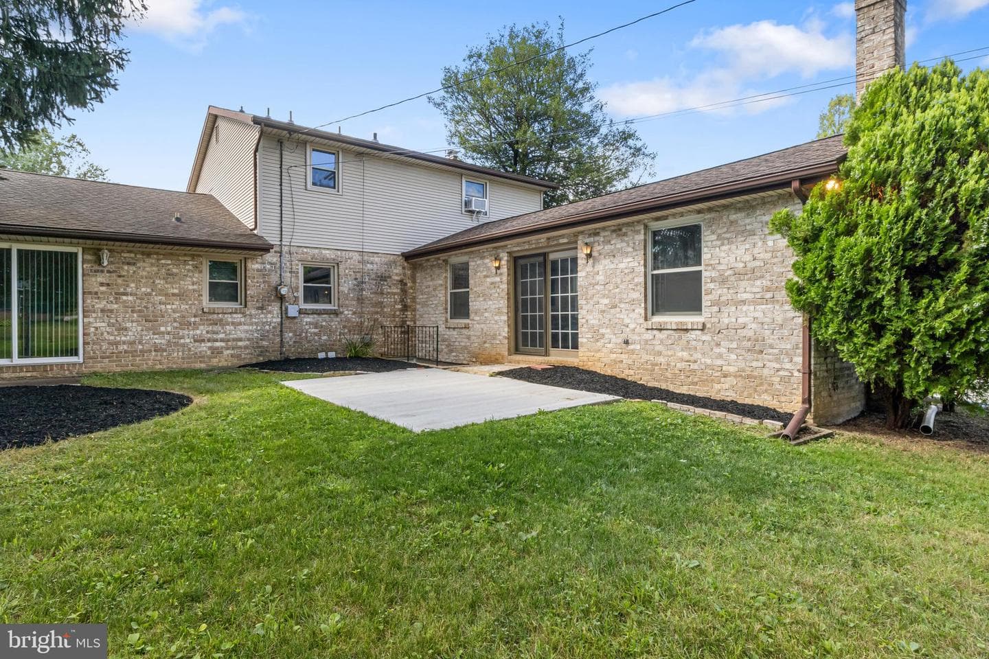 385 Folkstone Way photo 39