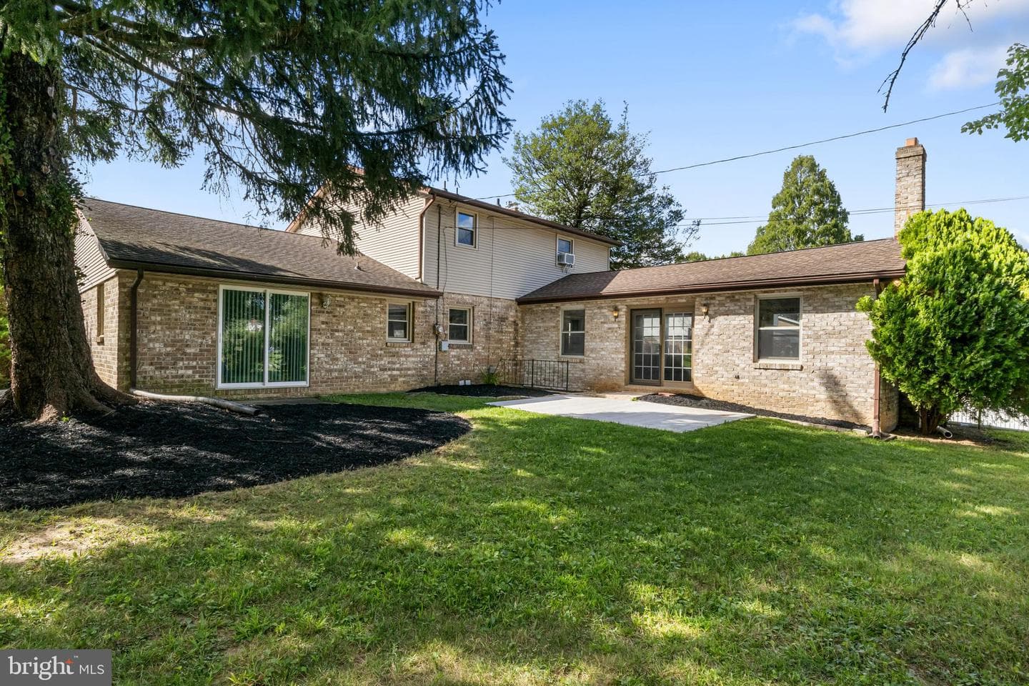 385 Folkstone Way photo 40