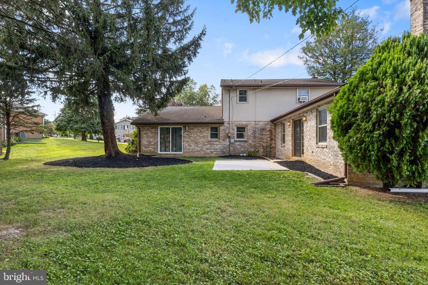 385 Folkstone Way photo 41