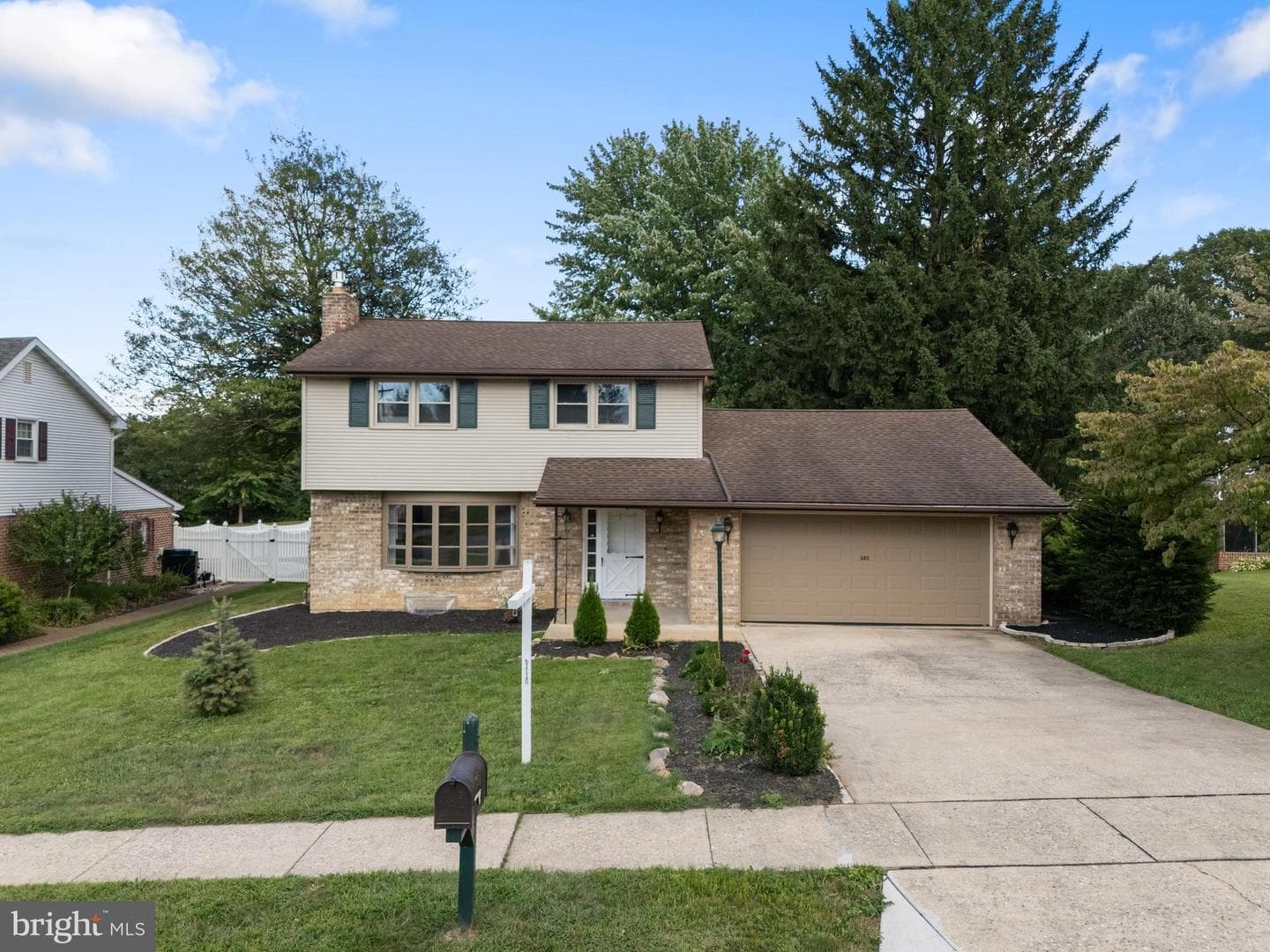 385 Folkstone Way photo 42