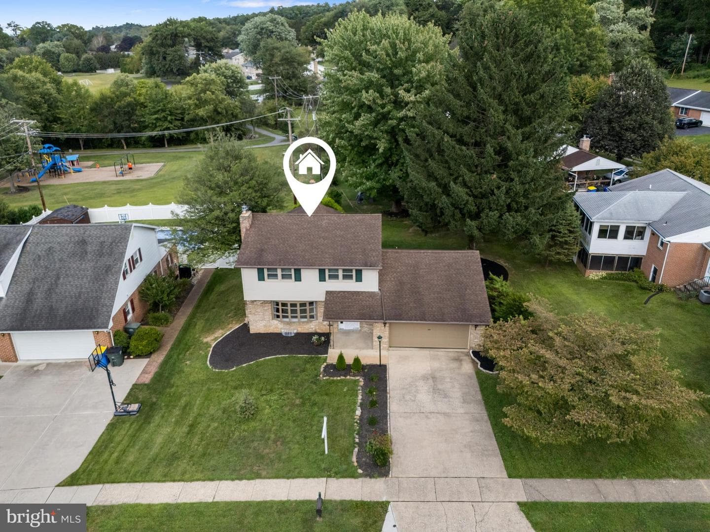 385 Folkstone Way photo 43