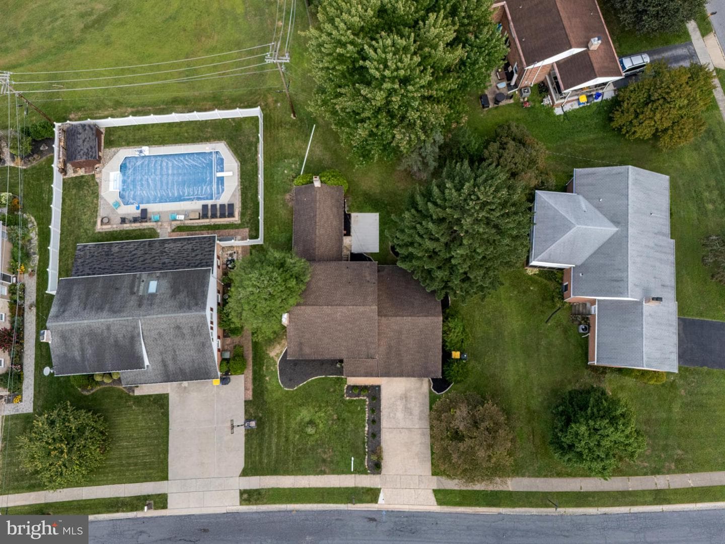 385 Folkstone Way photo 46