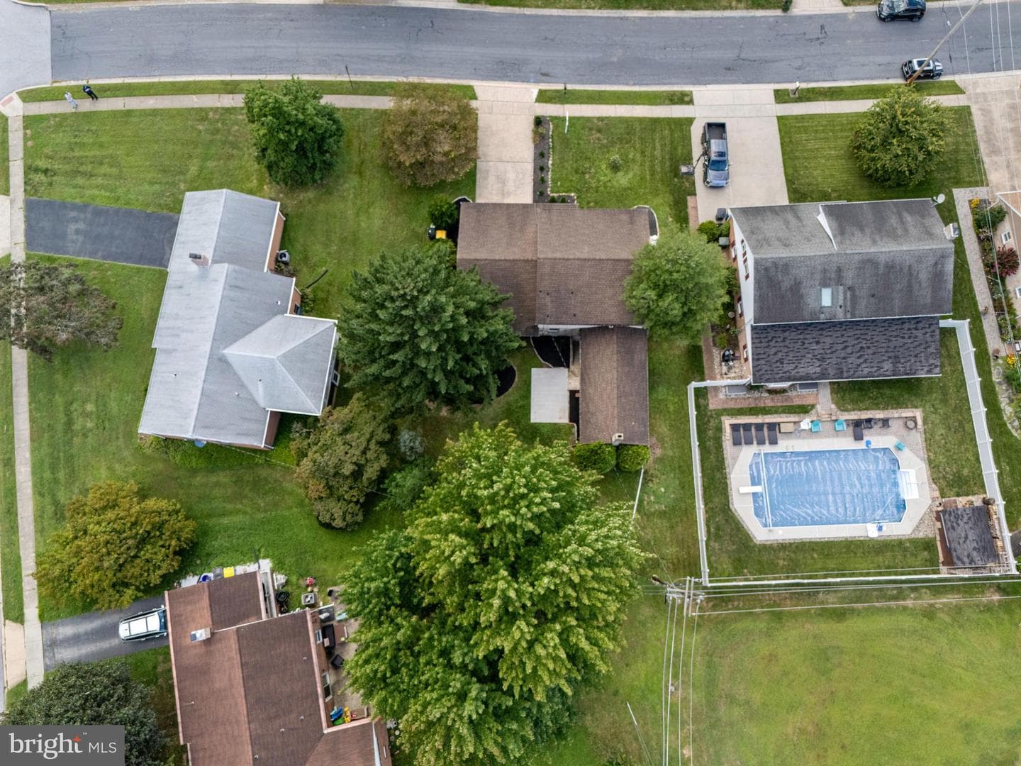 385 Folkstone Way photo 48