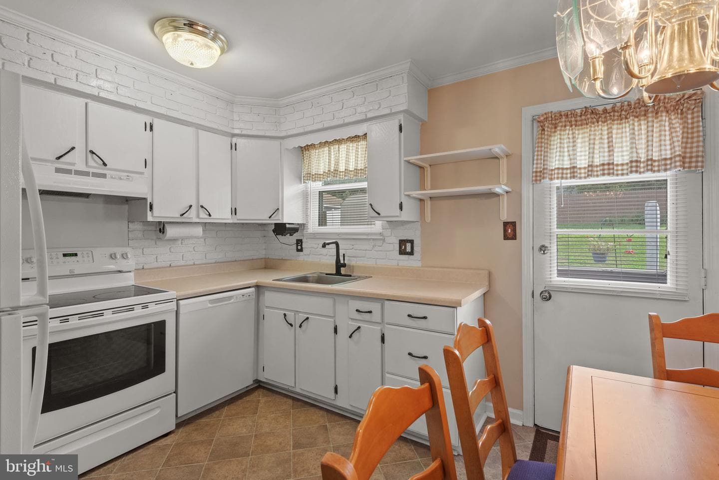 317 Brook Lane photo 9