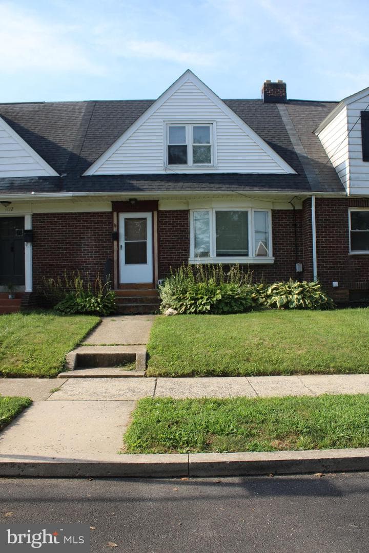 1110 E Jackson Street photo 2