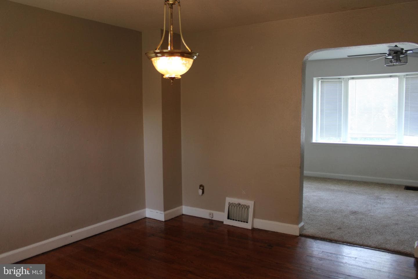1110 E Jackson Street photo 3