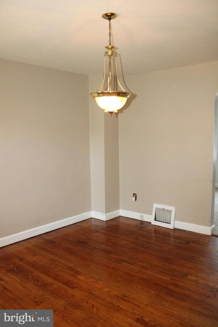 1110 E Jackson Street photo 4