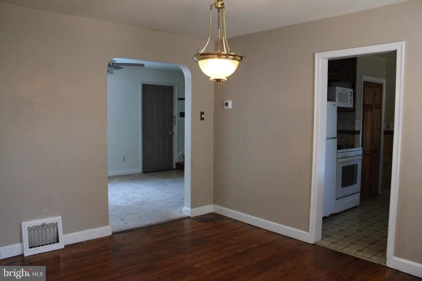 1110 E Jackson Street photo 5