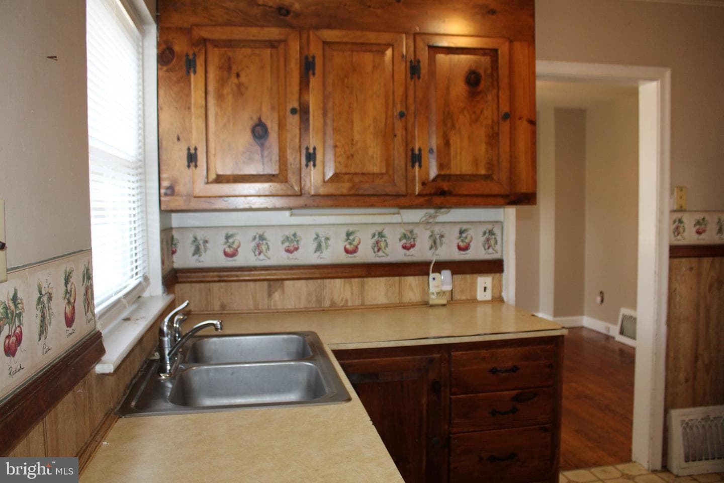 1110 E Jackson Street photo 9