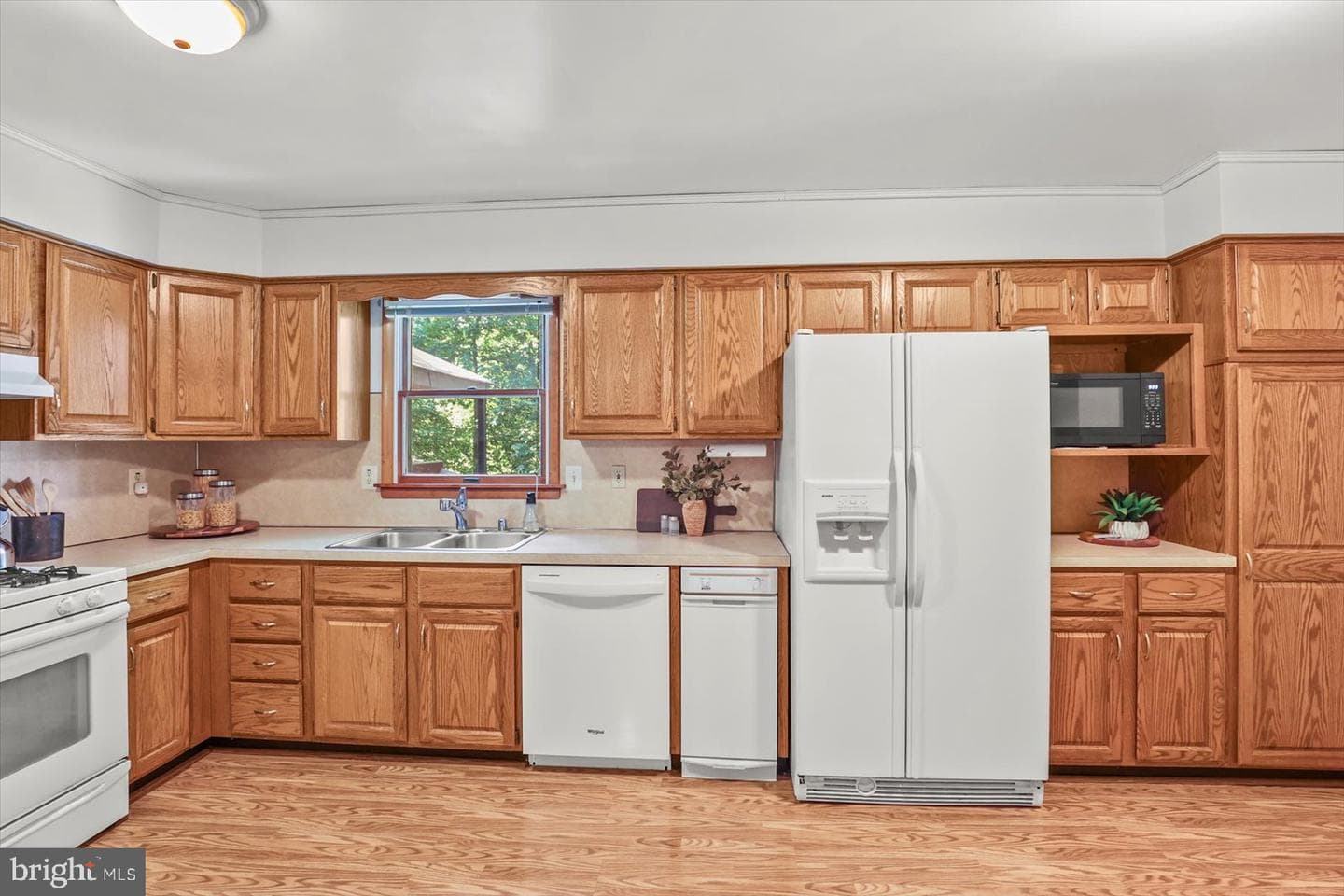 141 Windsor Court photo 18