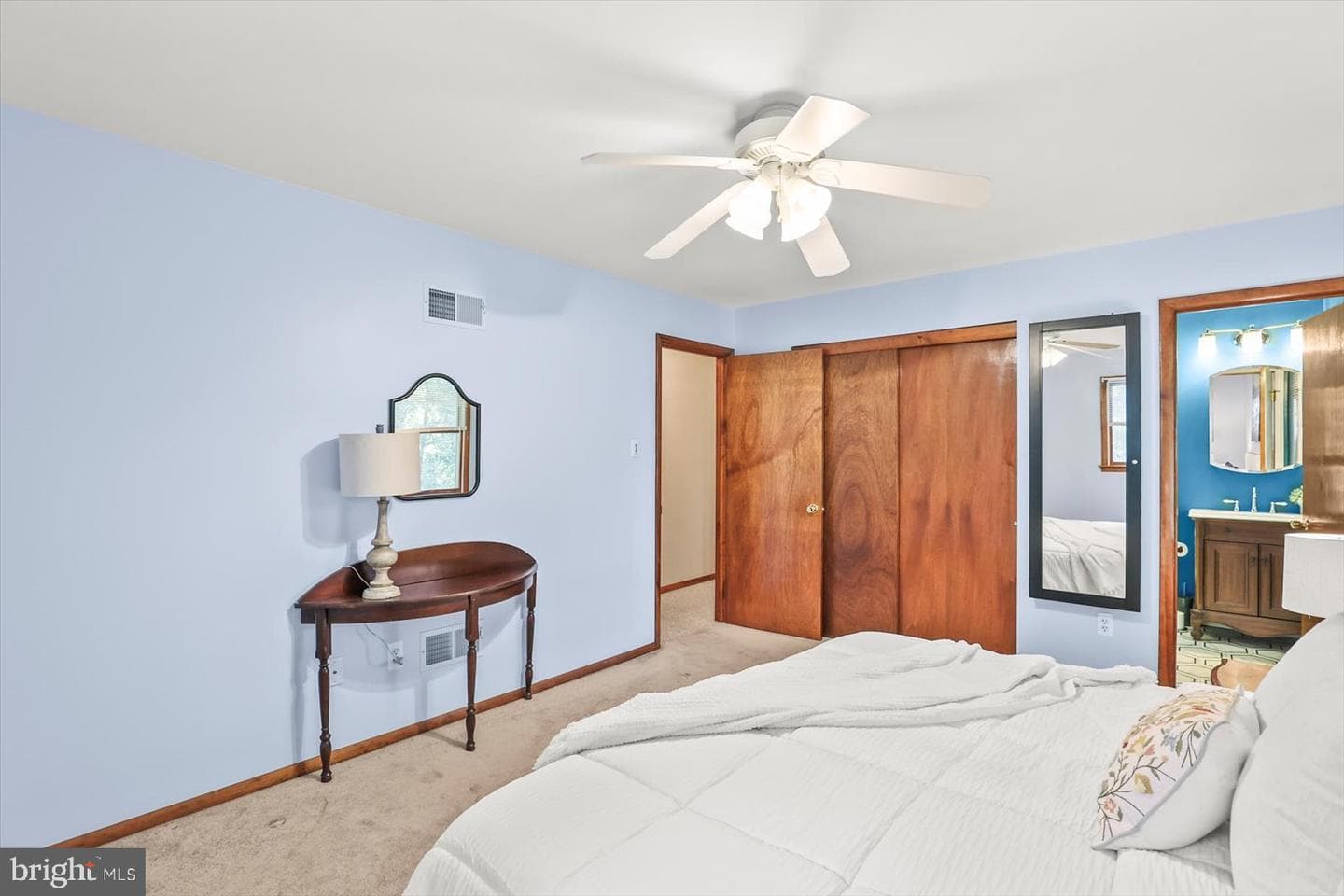 141 Windsor Court photo 28