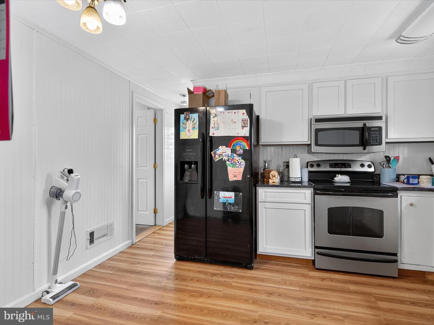 1345 Hill Street photo 8