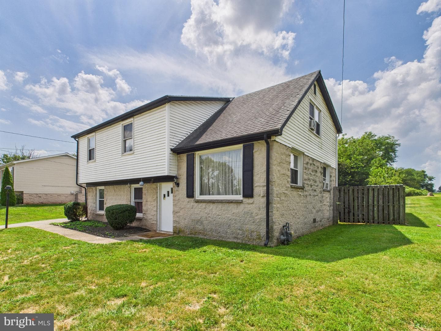 2850 Mayfield Drive photo 3