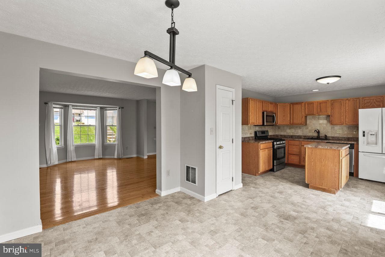 211 Country Ridge Drive photo 8