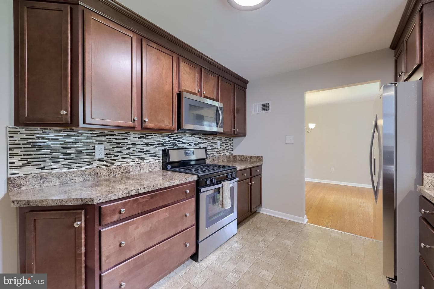 101 Lynbrook Drive N photo 16