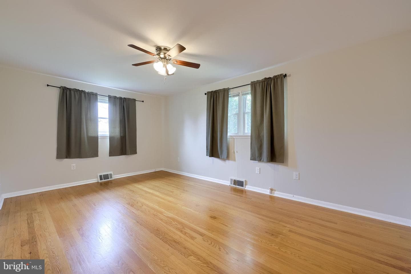 101 Lynbrook Drive N photo 18