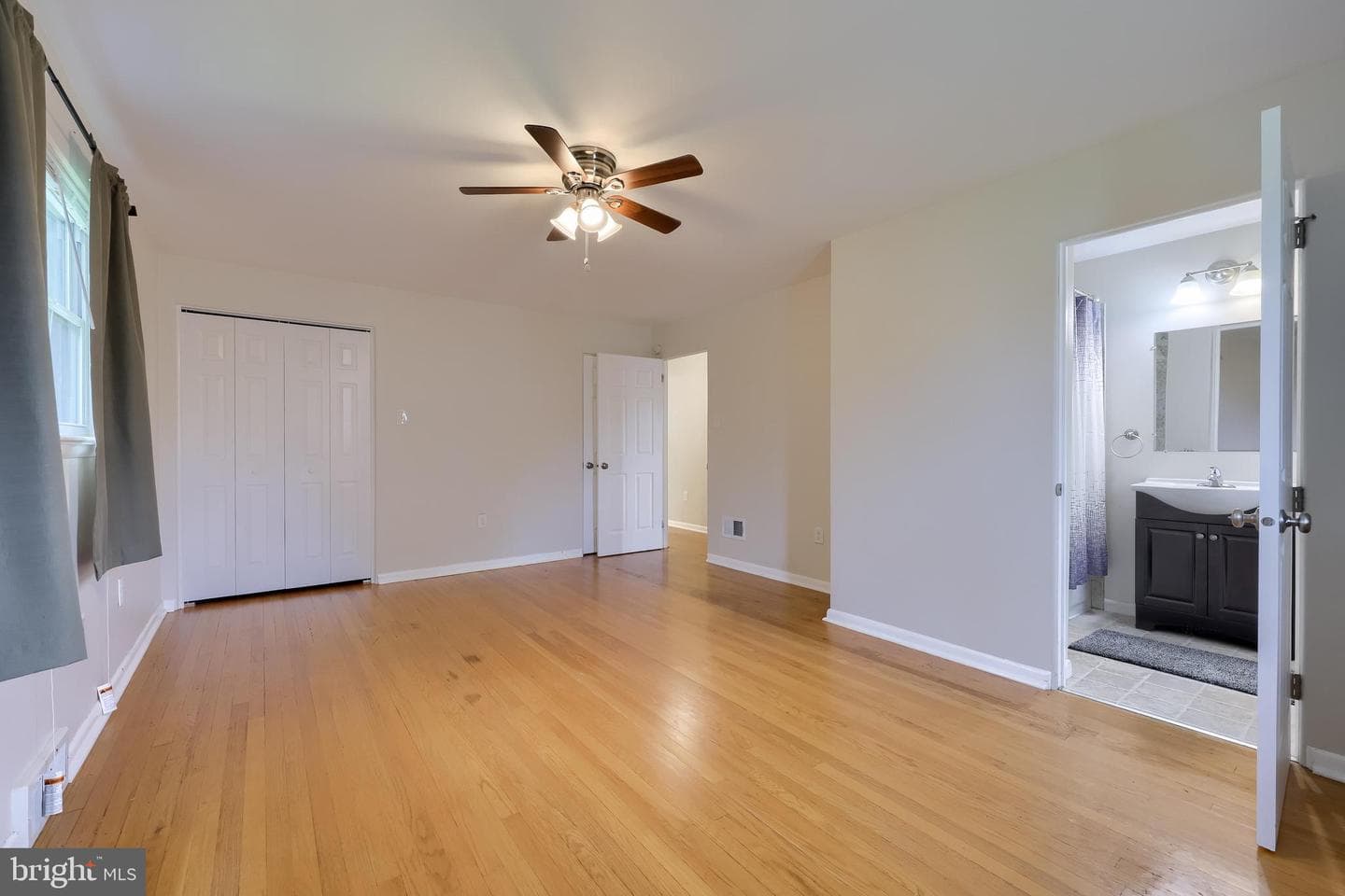 101 Lynbrook Drive N photo 19
