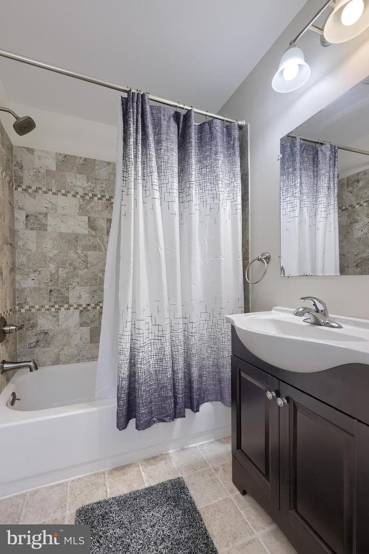 101 Lynbrook Drive N photo 20