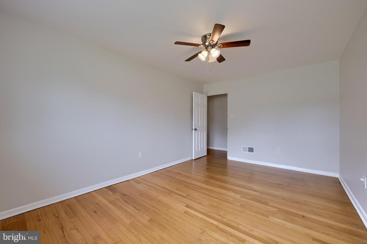 101 Lynbrook Drive N photo 23