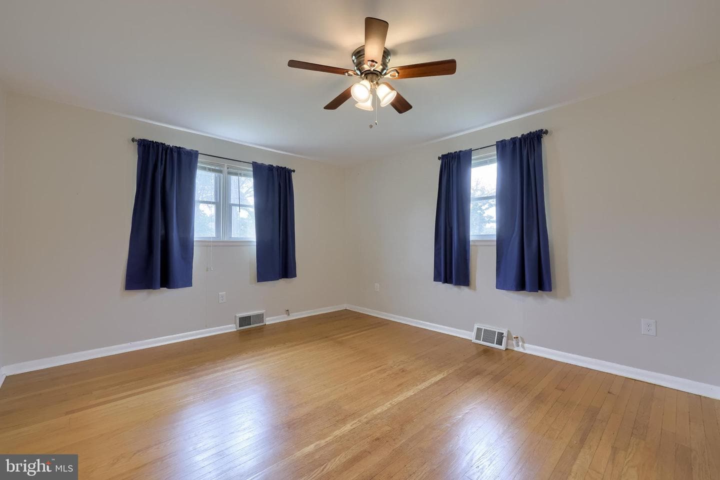 101 Lynbrook Drive N photo 24