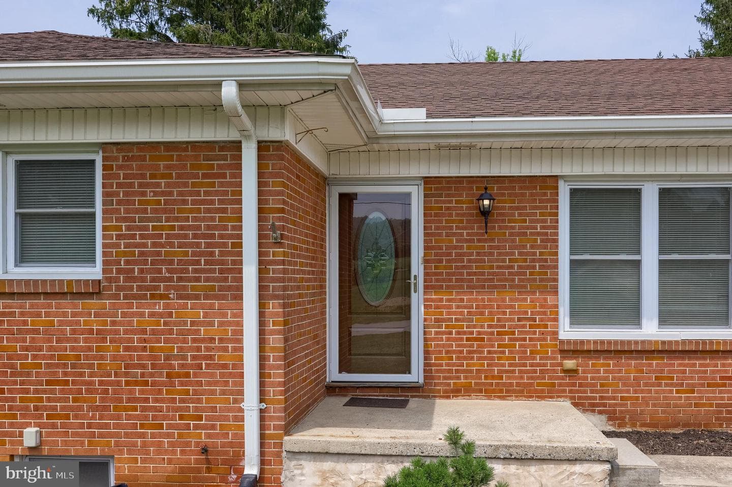 101 Lynbrook Drive N photo 3
