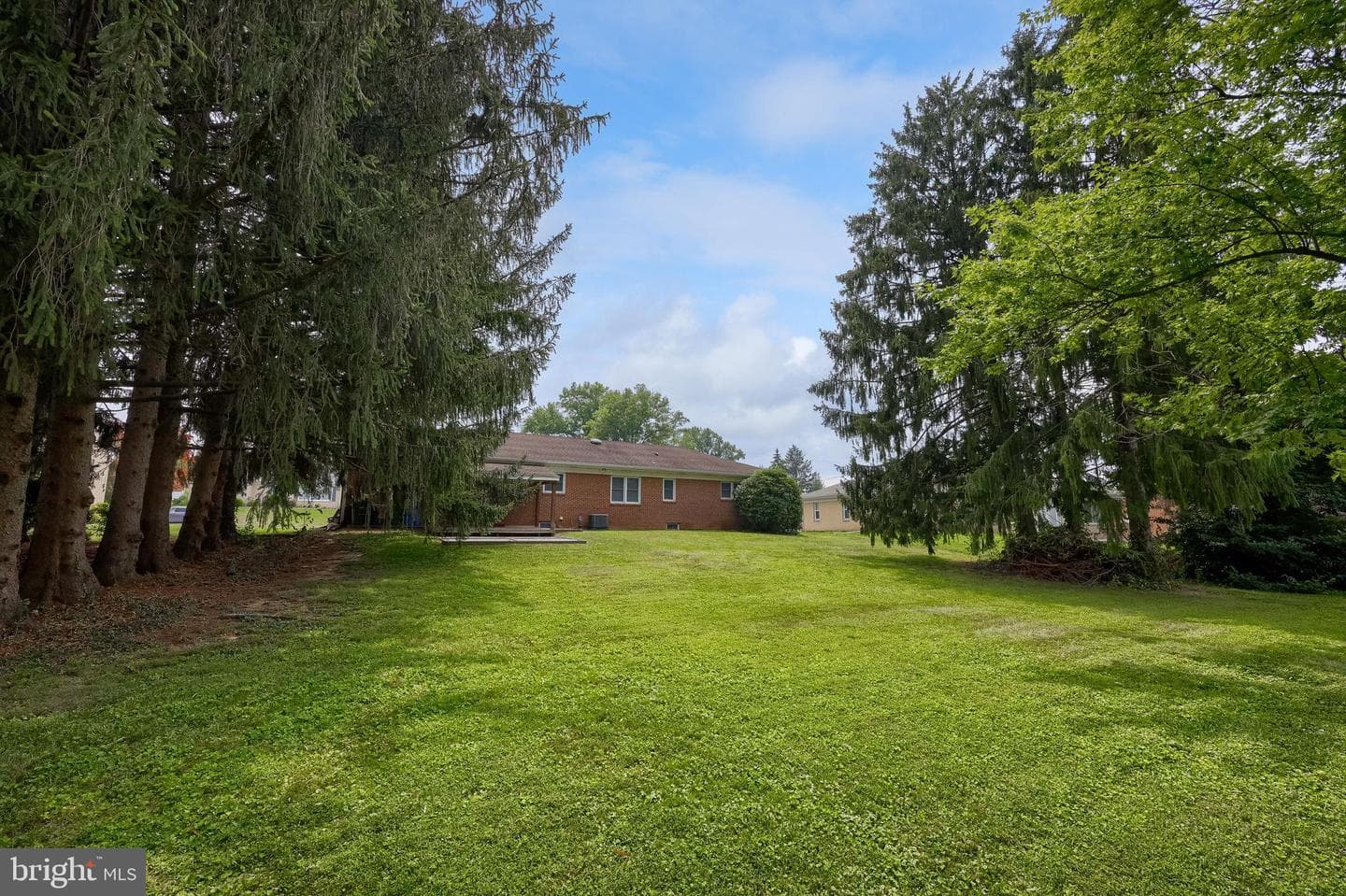 101 Lynbrook Drive N photo 32