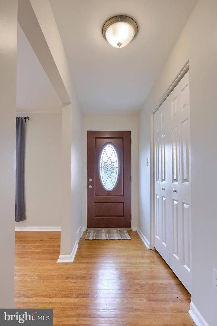 101 Lynbrook Drive N photo 4